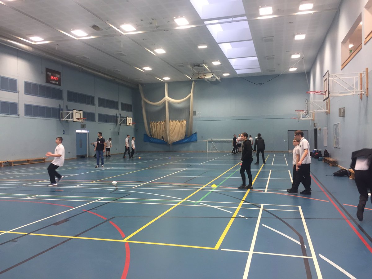 MA_DofE's tweet photo. WEEK SIX: Ultimate Club steadily growing to 20+ students. Practicing βundercutsβ ahead of game tomorrow. Massive improvements in technique and@fitness in just a short time. #UltimateFrisbee #BeProud #DofEPhysical @Samanth53721162 @DofESouthWest @MerchantsAc https://t.co/i9mN9a45j2