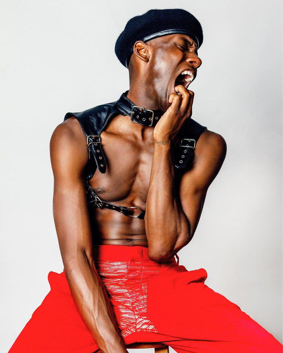 truuartteam's tweet photo. T O D A Y S Feature |You loved @MarcMyStyle's stunning expression! Now get ready for a poetic Part #2 

🌹Roses make us Red
Blue is my Mood 🌀
💬Already enough said...
So color me TRUU 🎨

#marcshotit #thenewcrown #feature #truuartteam #betruu https://t.co/yvjzwnuiA8