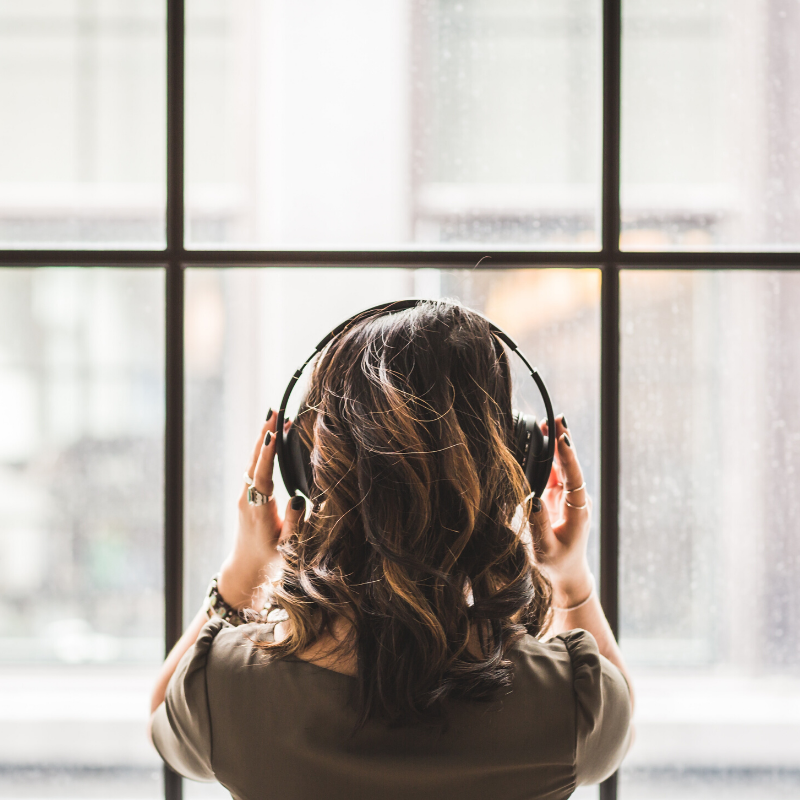 mncoachesbusing's tweet photo. Are you taking a trip with us soon? Then be sure to bring something to fill the silence. #Music #TipTuesday 🎧 https://t.co/omvraFVHDx