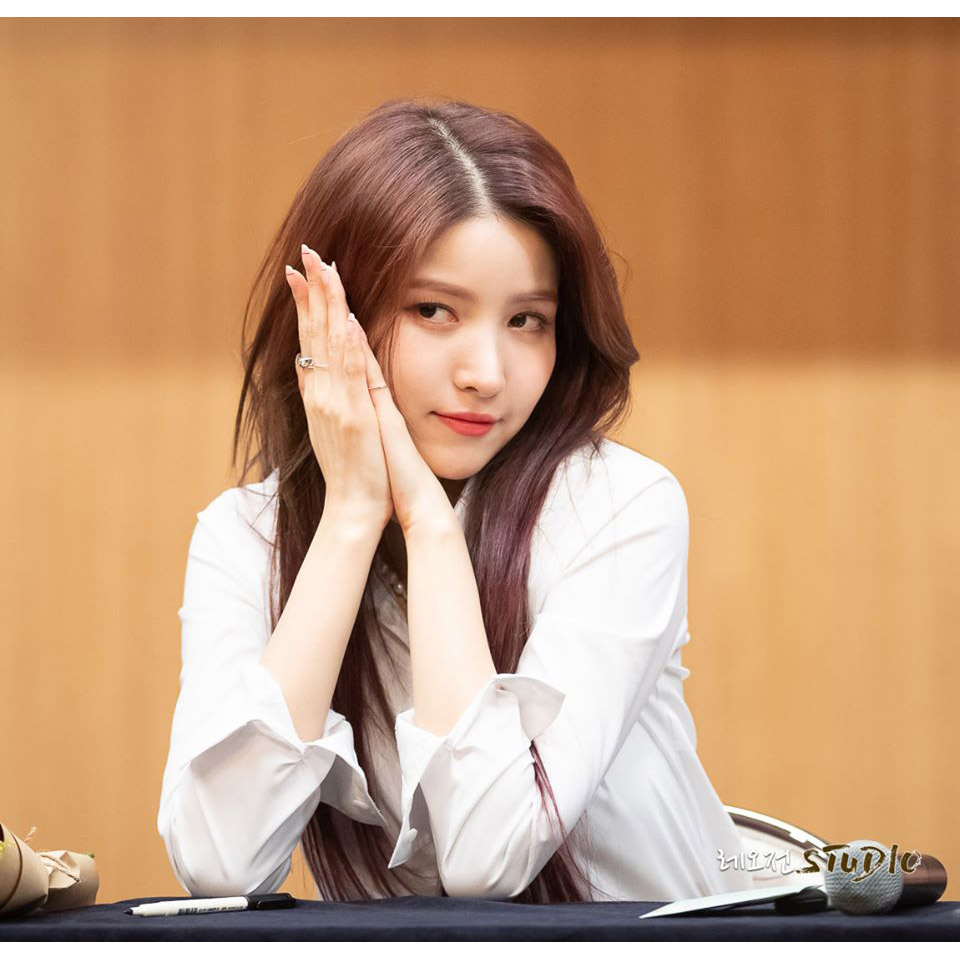 พี่วอน
❤🍉💛🍉💚🍉💙🍉💜🍉💖
#여자친구 #Gfriend #소원 #Sowon #fanart
________________________________
สติ๊กเกอร์ไลน์chocobeam
store.line.me/stickershop/au…