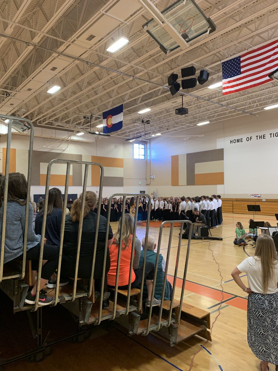 ErieMiddle's tweet photo. EMS welcomes our incoming 5th graders today as they take middle school by #strainstorm! We are so excited for them to join us next year as they earn their stripes as tigers! #WeAreErie @SVVSDsupt @SVVSDdeputy @bkkrause01 https://t.co/ergRDT6egh