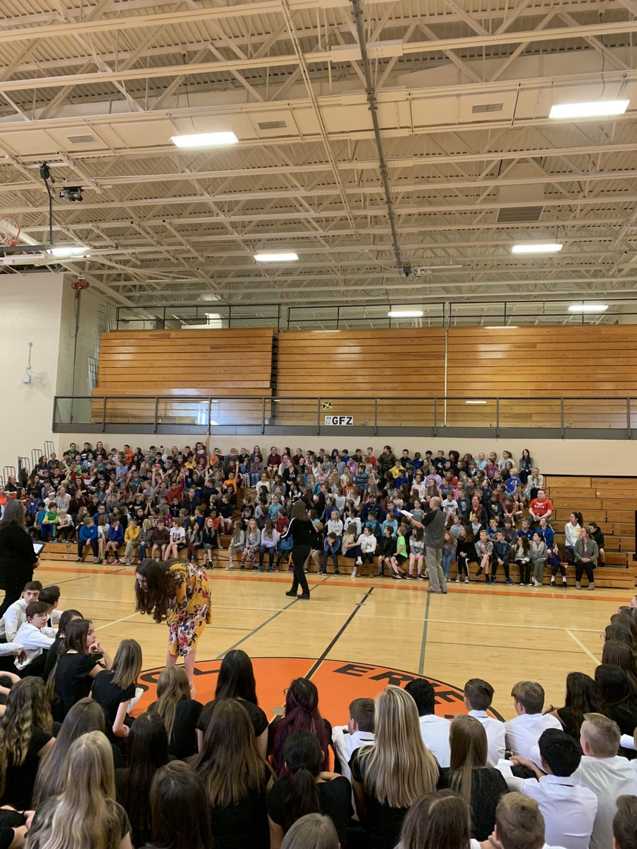 ErieMiddle's tweet photo. EMS welcomes our incoming 5th graders today as they take middle school by #strainstorm! We are so excited for them to join us next year as they earn their stripes as tigers! #WeAreErie @SVVSDsupt @SVVSDdeputy @bkkrause01 https://t.co/ergRDT6egh