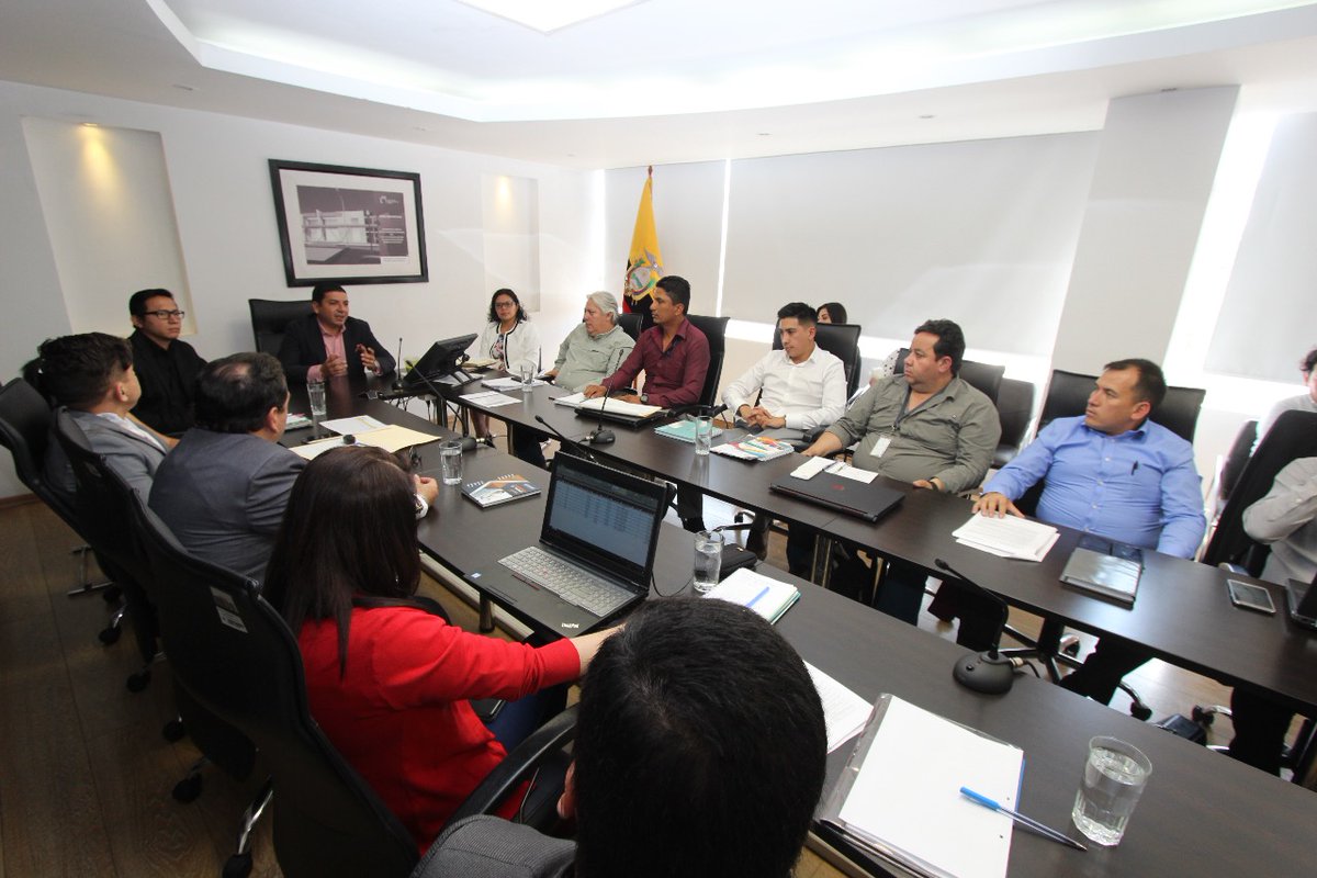 SECOB_Ec's tweet photo. [AHORA] El subdirector general de @Secob_Ec, Jorge Jalil, mantiene reunión de trabajo con los coordinadores zonales de la institución, a fin de analizar la ejecución y avance de proyectos a nivel nacional. 

#SECOBInforma https://t.co/fNbu5Vjbkl