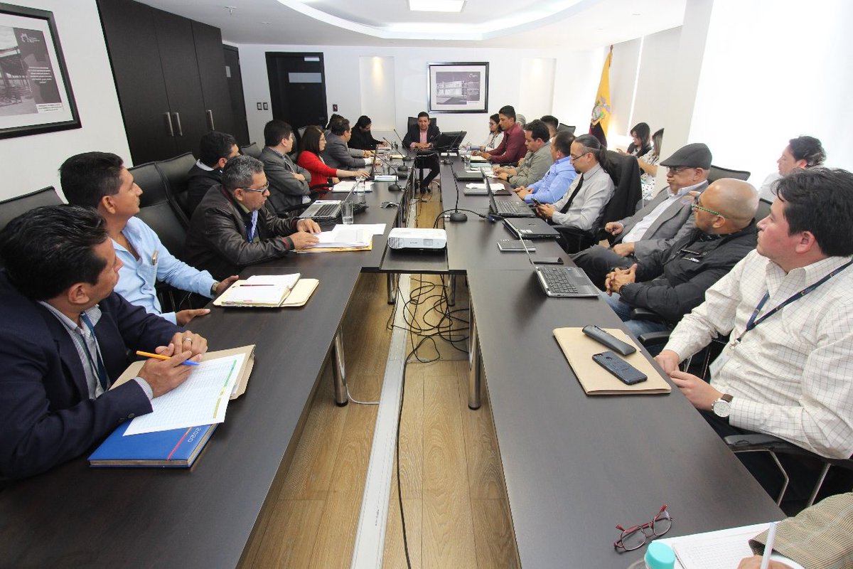 SECOB_Ec's tweet photo. [AHORA] El subdirector general de @Secob_Ec, Jorge Jalil, mantiene reunión de trabajo con los coordinadores zonales de la institución, a fin de analizar la ejecución y avance de proyectos a nivel nacional. 

#SECOBInforma https://t.co/fNbu5Vjbkl