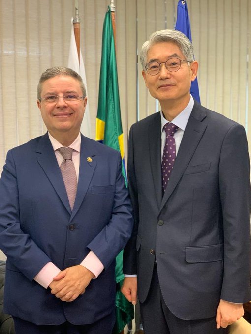 Recebi hoje, aqui no meu gabinete em Bras&iacute;lia, o embaixador da Coreia do Sul, Chan-Woo Kim, que veio<a href="/tag/otrabalhoporminascontinua"class="tags"><span>#otrabalhoporminascontinua</span></a>