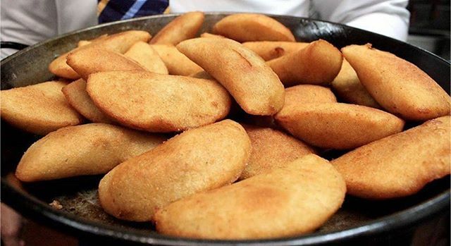 Prueba las deliciosas empanaditas de carne mechada, carne molida , pollo , queso y cazón hechas en casa para disfrutar y compartir. ¡Te esperamos!  @amazoniagrill #ProvocaMás #elmenuvirtual #AmbienteFamiliar #gourmet #gastronomía #likeforlikes #likeforme #likeforlow #instago…