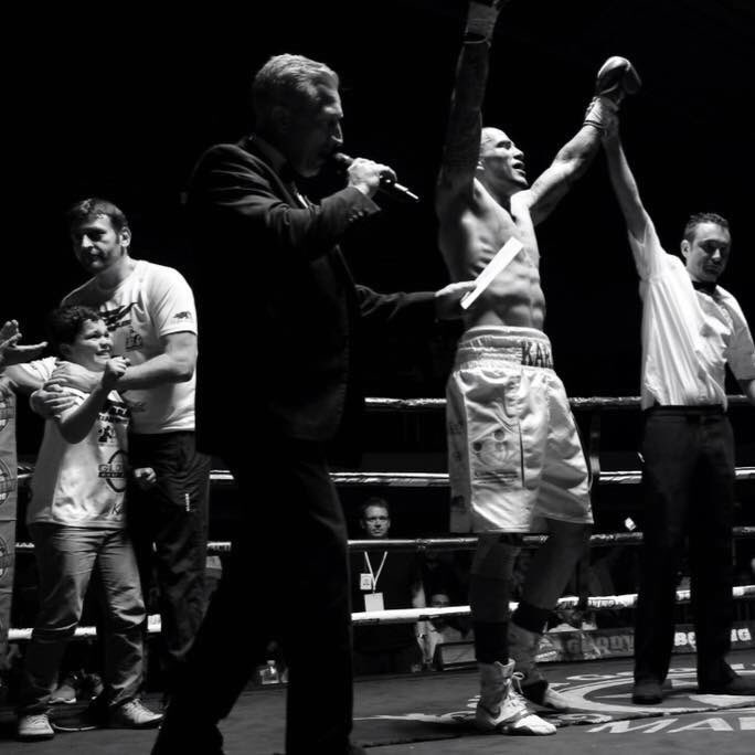 Karlfit's tweet photo. #apicturewithathousandwords
My son clenched fists of happiness and relief that his dad won & my trainer Steve comforting him not paying attention of the win because he making sure my son is ok ... my face says it’s all after the months is graft and dedication 🙌🏽 #lifeofafighter https://t.co/TMJCgPrGAi