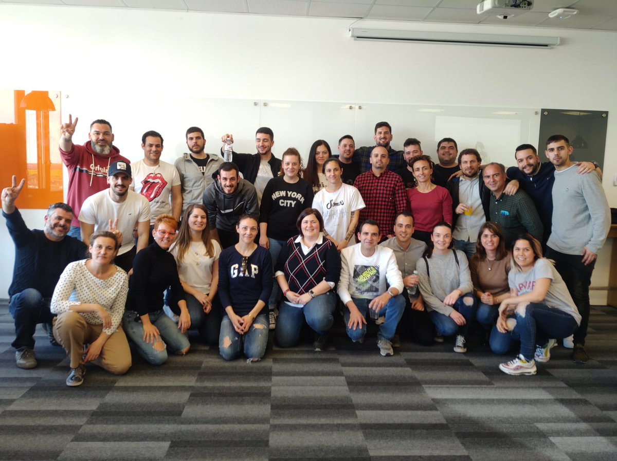 FIDAMC_'s tweet image. Hoy terminan su formación en #FIDAMC dos cursos certificado profesional @ComunidadMadrid de Fabricación de elementos #aeroespaciales con #materialescompuestos

En los próximos meses haran sus prácticas profesionales en empresas punteras del sector. 

¡Deseamos que voleis alto ✈!