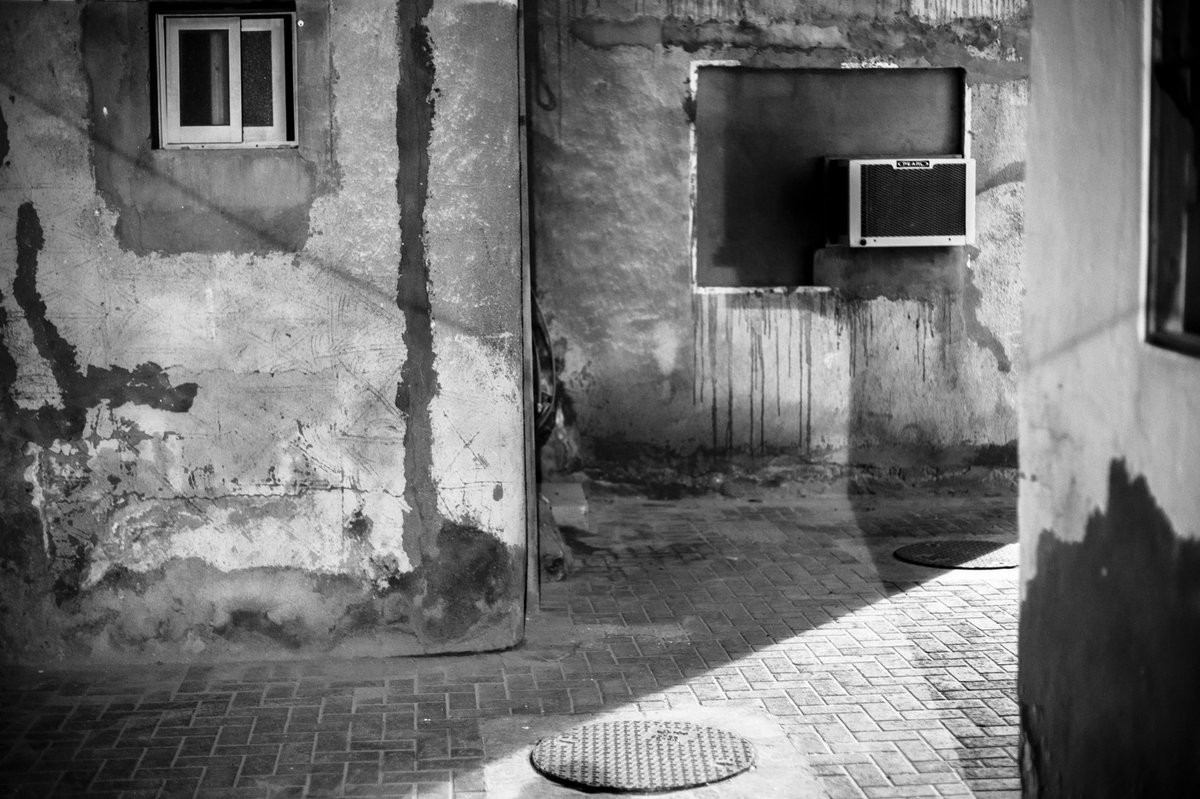 heshaaam's tweet photo. #Alhidd #alleyways part 1 | #nightphotography #noiretblanc #blackandwhite #bahrain #photography https://t.co/hvPhELTmNf