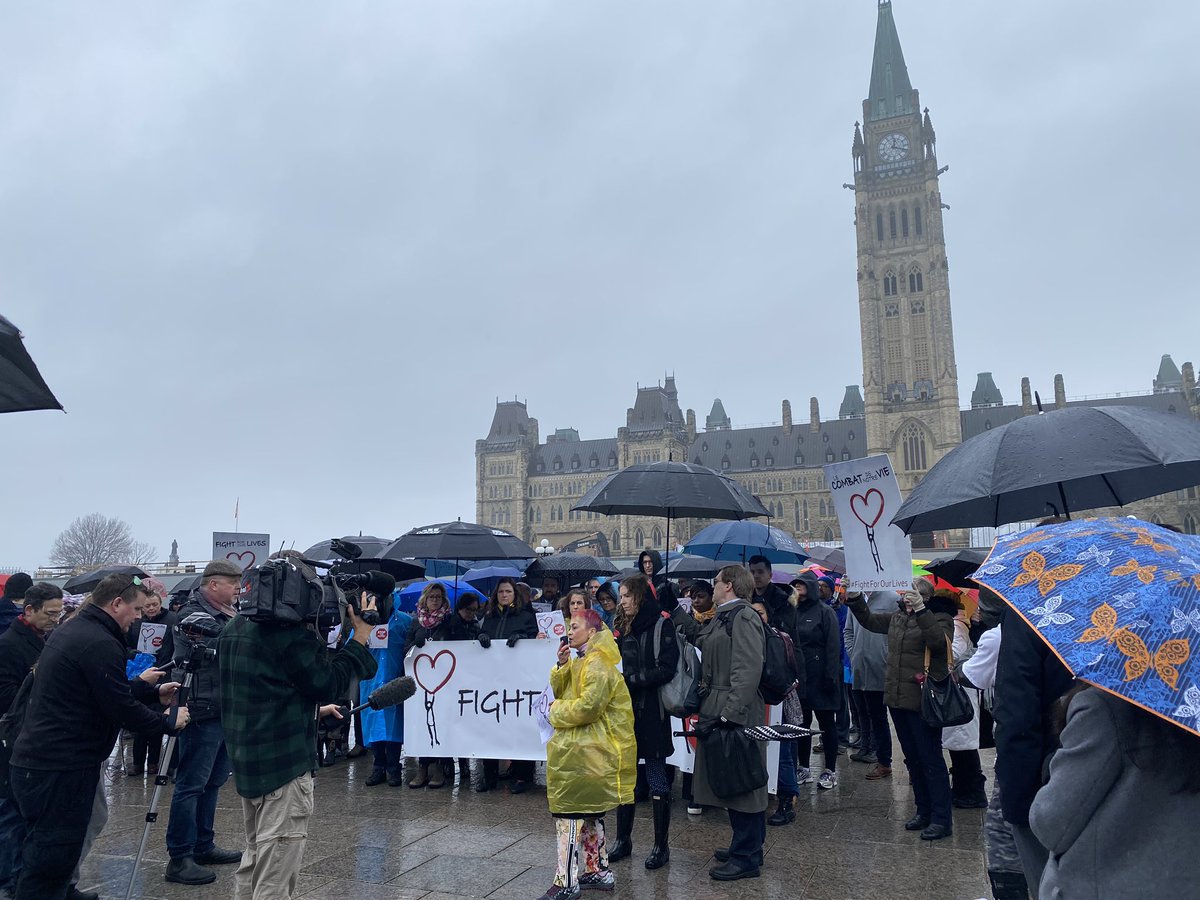 raredisorders's tweet photo. Awesome turnout in the rain at Parliament Hill today! #fightforourlives  #canada4rare https://t.co/98vJ1KA2Jg