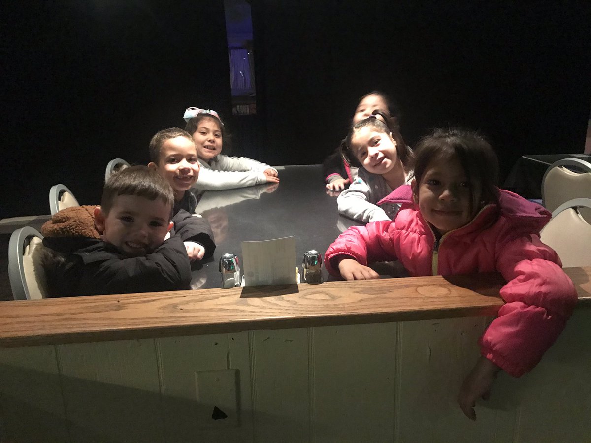 Mrs_AshcraftPES's tweet photo. Field trip fun!!! https://t.co/21Lca8Odvw