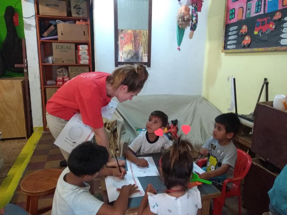 fundmarolio's tweet photo. Momentos de alegría junto a los chicos del Centro Sana Convivencia ❤️
-
#fundacionmarolio #ayudanosaayudar #alimentandosonrisas #comensalidad #taller #Marolio https://t.co/s6duG5HKe3