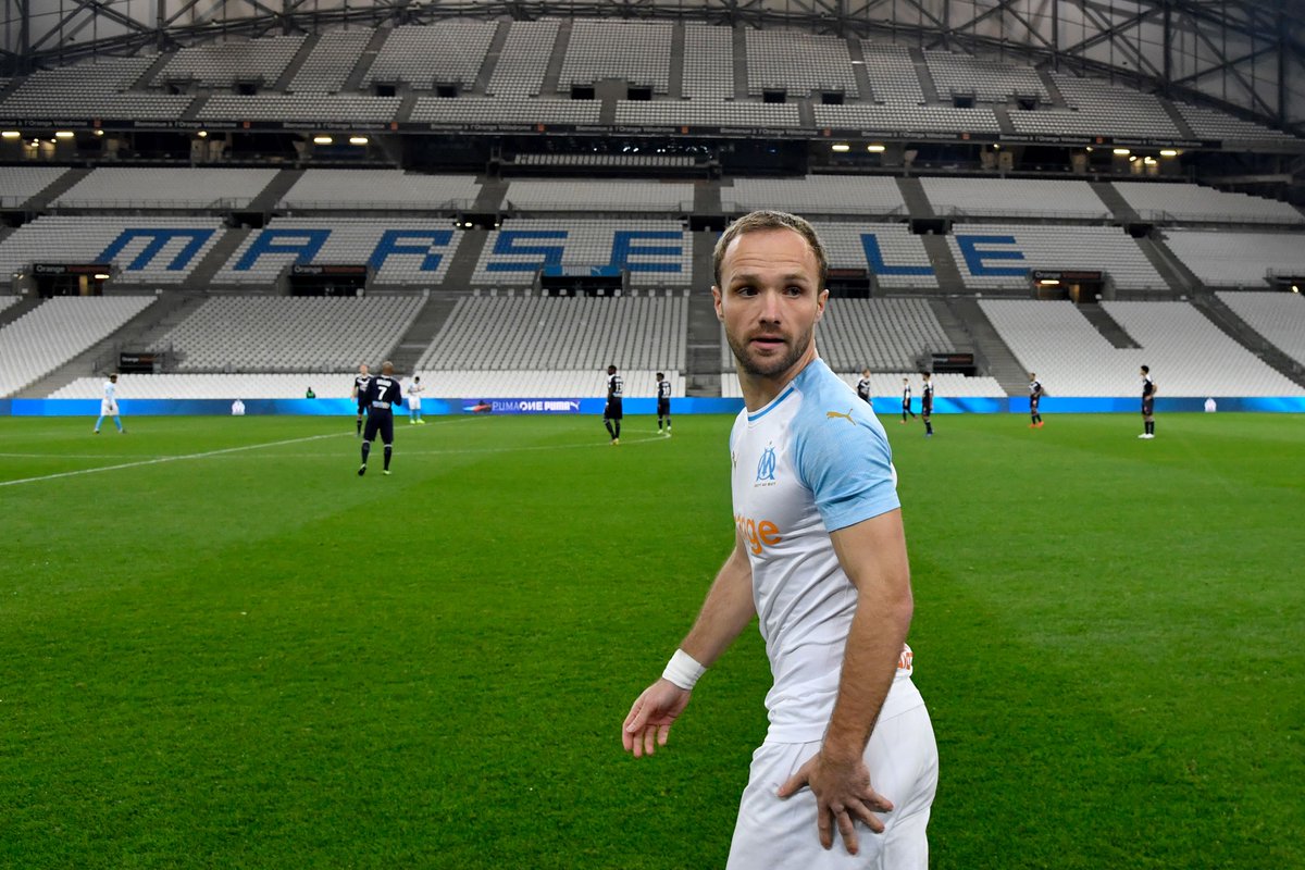 OptaJean's tweet photo. 21 - Il n'y a eu que 21 matches disputés à huis clos au 21e siècle en L1

Sur les 7 dernières rencontres sans spectateurs en L1, l'équipe à domicile évoluant dans son stade ne s'est imposée qu'une seule fois (2 nuls, 4 défaites)

▶️ OM 1-0 Bordeaux en février 2019

Confinement. https://t.co/MA9pufULFe