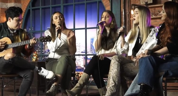 rogerlateshow's tweet photo. #MartesMusical
Las talentosas chicas de @Ventinoficial nos cantaron #SiDecides ¿les gusta esta canción? 🤩
👉🏻 https://t.co/jTszb4f361
🔴No olviden suscribirse a nuestro canal de YouTube y activar la campanita para que no se pierdan ningún capítulo🔴 https://t.co/r8mpq1pVsE