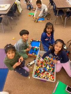 ArdenwoodFUSD's tweet photo. Last week our kindergarten classes were treated to a Lego themed STEM workshop hosted by @PlayWell_TEK.  Our young engineers were able to showcase their imagination while solving building challenges. https://t.co/Ugl9jbiFDJ