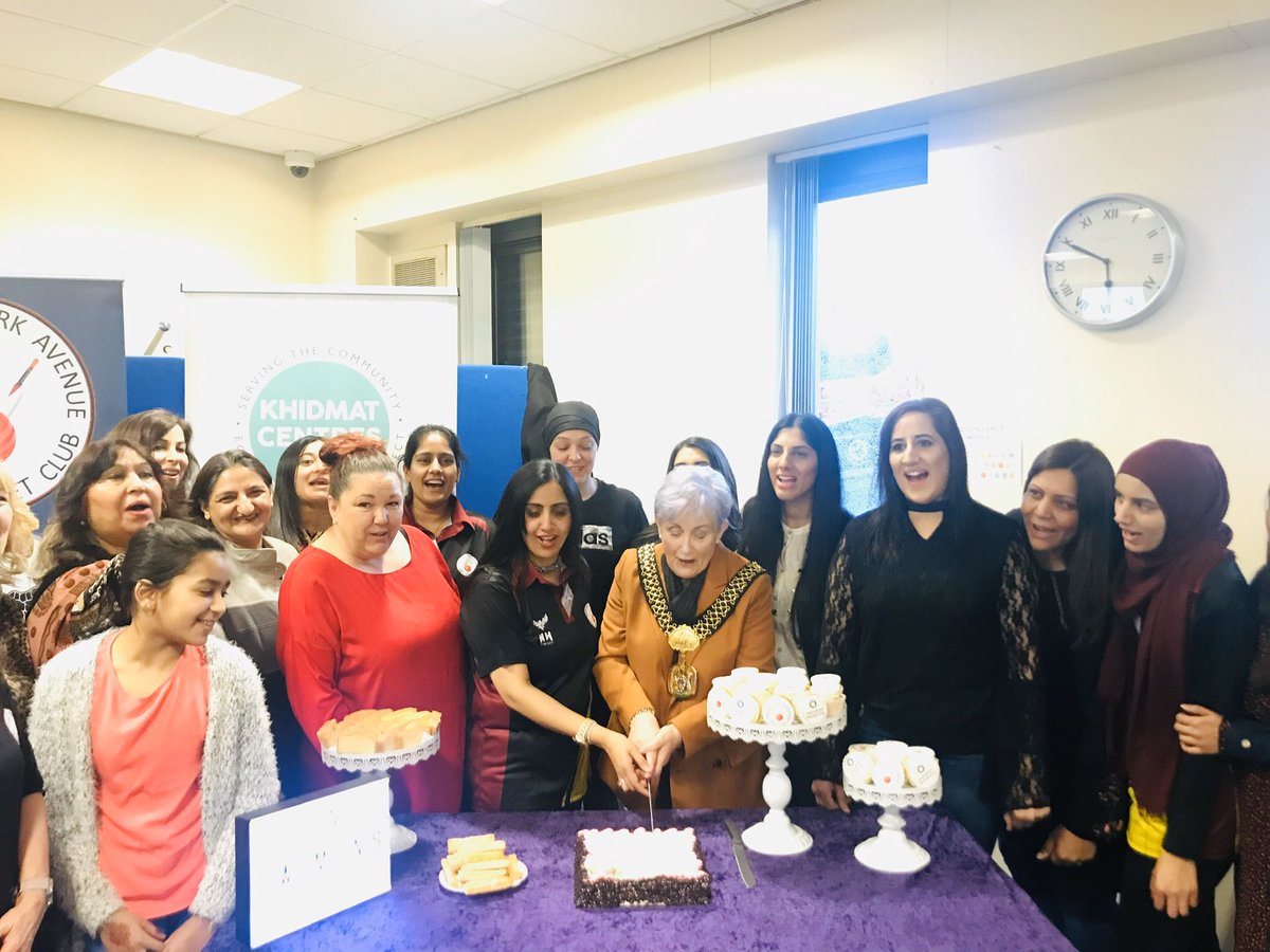 BpalCricket's tweet photo. Electrifying evening with over 150 amazing women coming together to celebrate #IWD20202!

Great turnout standing room only@ our collaboratives @khidmat_centres. Amazing @LordMayorBD officially opened by cake ceremony &amp;incredible speech left ladies in stitches.Truly an inspiration https://t.co/pCwJyAyiqW