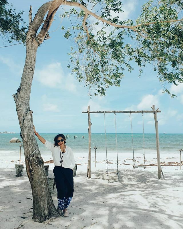 TitiwAkmar's tweet photo. B.E.A.C.H. Best Escape Anyone Can Have!
.
.
.
.
.
#ExploreBelitung #Belitung #BangkaBelitung #BloggerTrip #travelmom #travelmomid #TripOfWonders #WonderfulIndonesia #PesonaIndonesia #BeachQuotes #PantaiTanjungKelayang #PantaiTanjungKelayangBelitung #Tanj… https://t.co/ZUw6RGRNKE https://t.co/QMYy6pGEmr