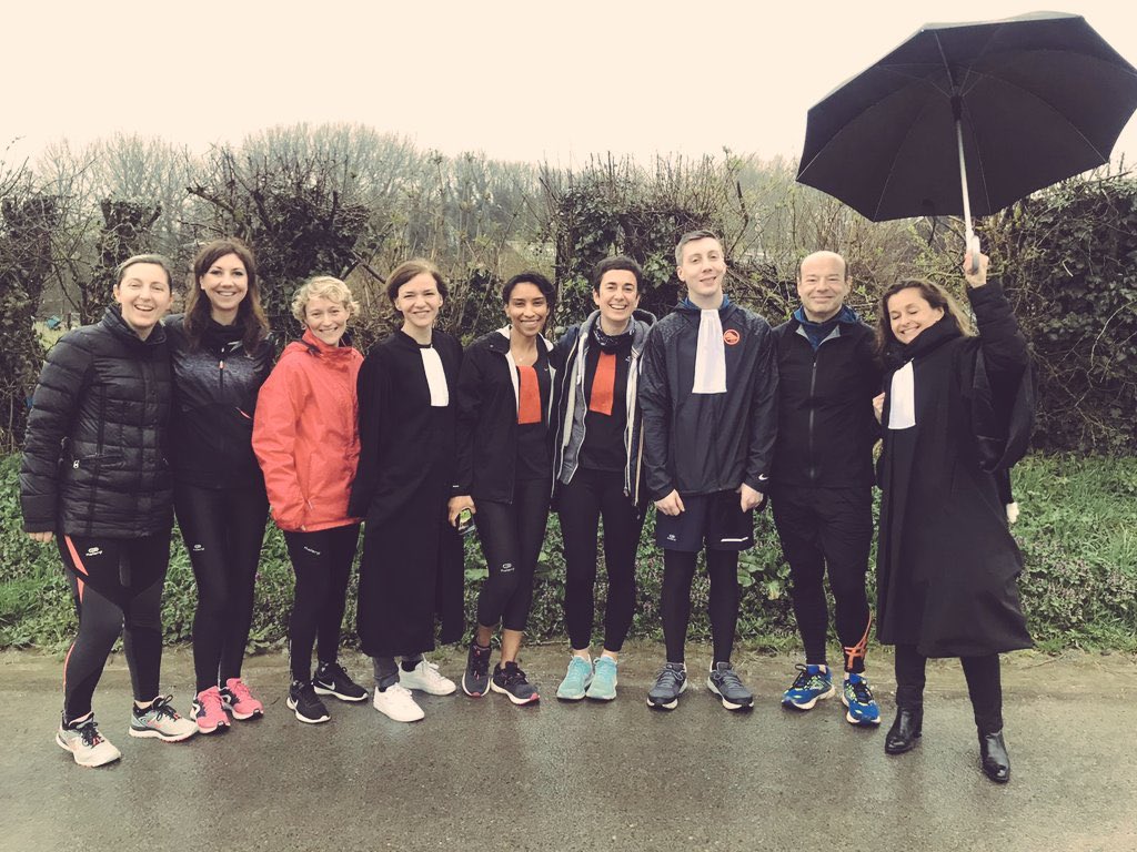 PaulineDeletre's tweet photo. 115 km ! C’est le nombre de km que les @avocatsamiens parcourent depuis ce matin dans le cadre du #relaispourlajustice ! BRAVO ! @barreaupontoise, nous arrivons ! Plus en forme que jamais ! #sosretraite @Avocats_Paris @feral_schuhl @CNBarreaux @Conf_Batonniers @AvocatReunis https://t.co/X4tUClK8p5