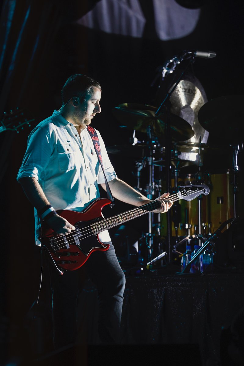 We are proud to welcome #PeterHookandtheLight and <a href="/SmashingPumpkin/">The Smashing Pumpkins</a> bassist Jack Bates (<a href="/Jack_Bass_/">Jack Bates</a> ) to the #Ampeg family!
Jacks's gear:
Peter Hook &amp; The Light: V-4B, SVT-410HE and SVT-15E
#TheSmashingPumpkins: SVT-VR and SVT-810AV
Learn more about Jack: ampeg.com/artists/jack-b…