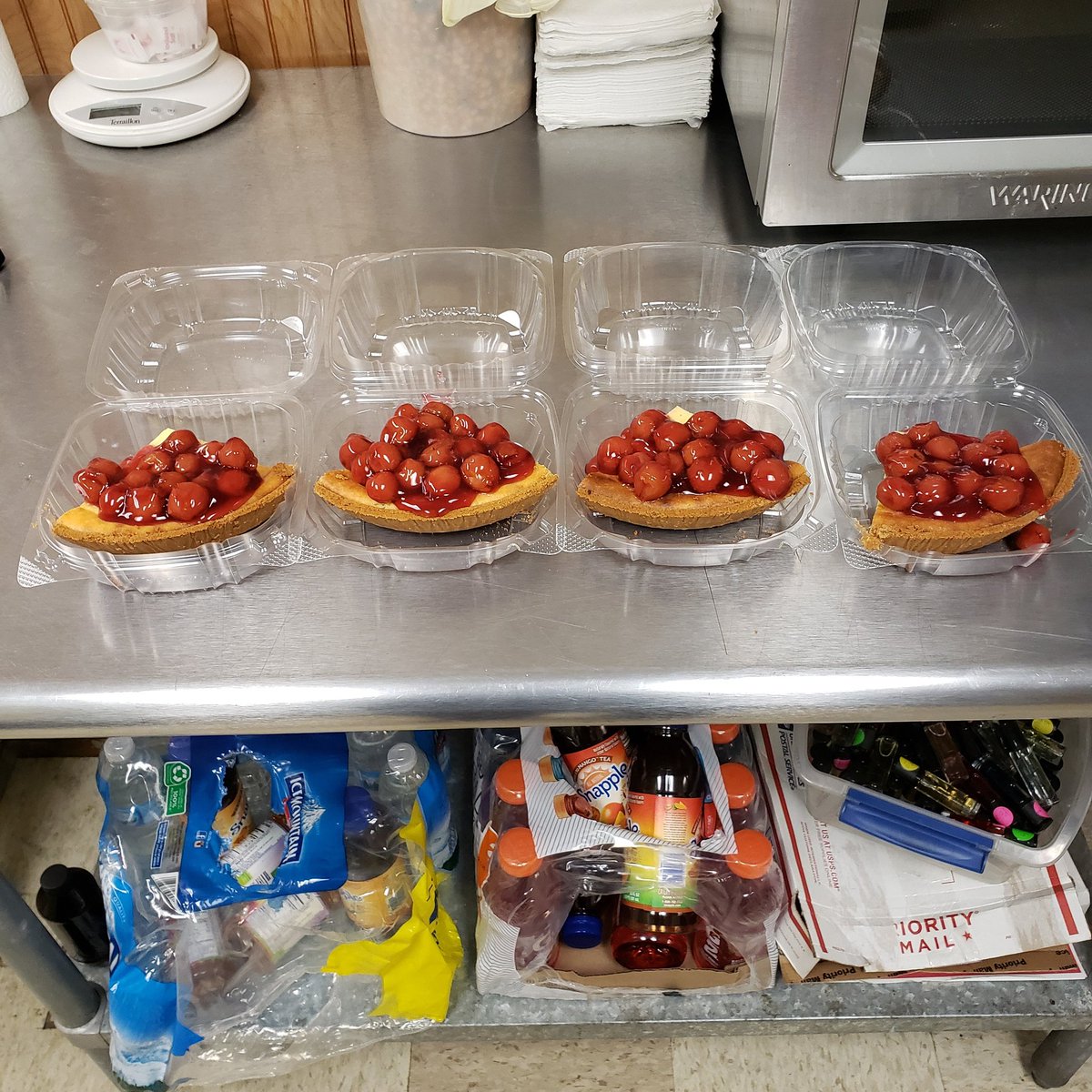 timmysettles's tweet photo. Cheesecakes are at The Bean Shop Inc. today and Everyday #beanpie #cheftothestars #clevelandbrowns #cleaneating #clevelandcavaliers #clevelandindians https://t.co/zUPkwjGtI4