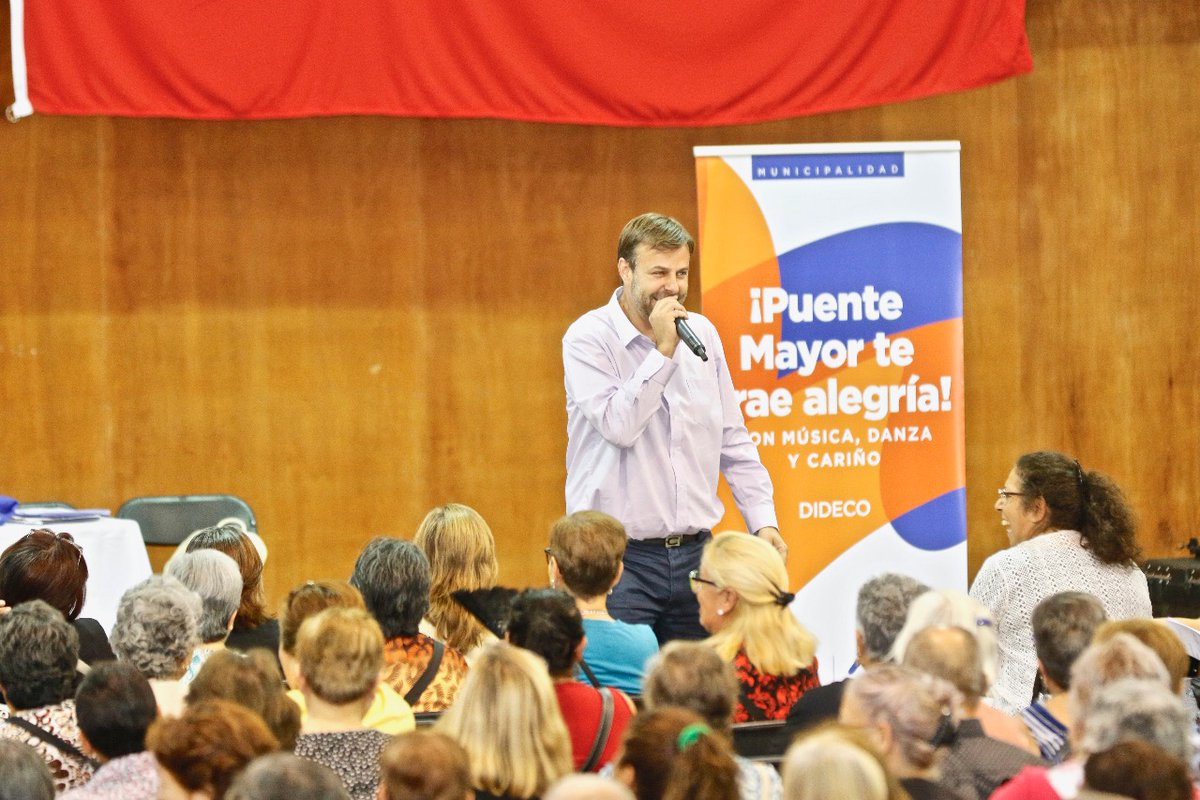 germancodina's tweet photo. Hoy tuvimos la primera reunión de directivas de Clubes de Adulto Mayor del 2020. Es interesante conocer su punto de vista sobre la situación que vive el país y nuestra comuna y sobre el Chile que sueñan. Aprovechamos de informarles sobre los servicios, beneficios y actividades https://t.co/tdtC5QQpWF