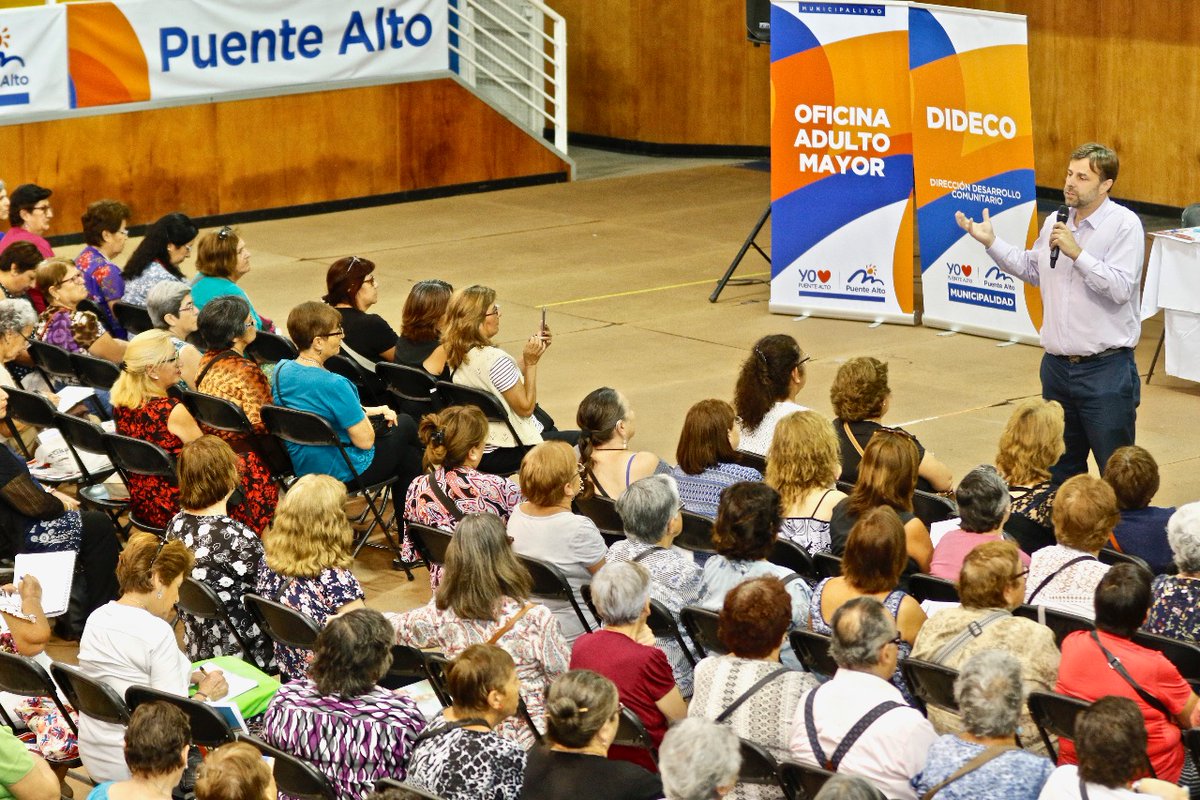 germancodina's tweet photo. Hoy tuvimos la primera reunión de directivas de Clubes de Adulto Mayor del 2020. Es interesante conocer su punto de vista sobre la situación que vive el país y nuestra comuna y sobre el Chile que sueñan. Aprovechamos de informarles sobre los servicios, beneficios y actividades https://t.co/tdtC5QQpWF