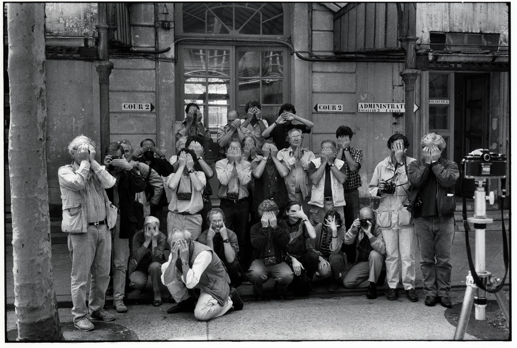  Great photographers by great photographersA Magnum meeting in Paris by Elliott Erwitt, 1988. A great shot from the ultimate trickster.