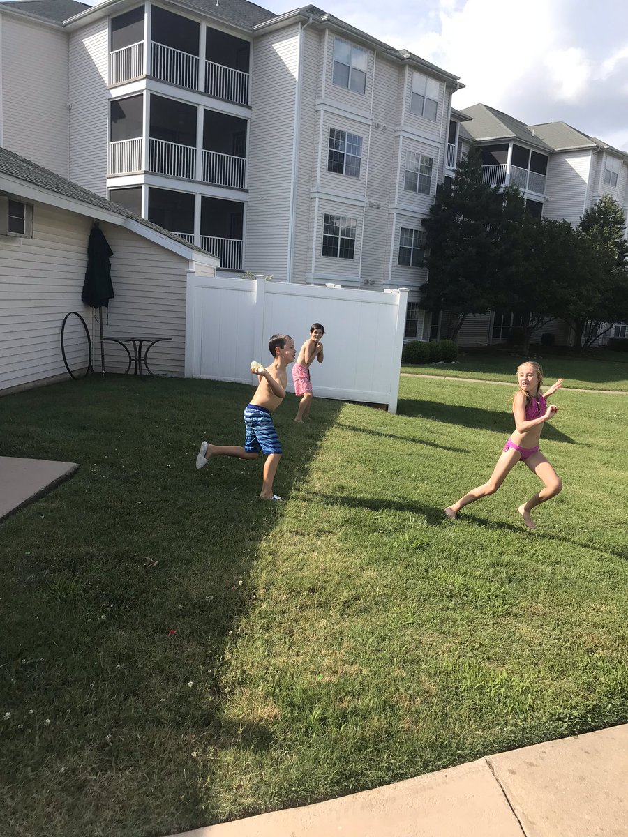 BransonFunTeam's tweet photo. #summerSnowBallFight #stayvacationed #PACsummerFun @diamondresorts https://t.co/gecdE6tWI6