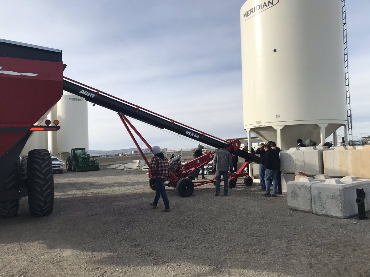 AgiSpenny's tweet photo. #UTX44 demo with the great team at @flamangroup Lethbridge!!! @AGIBlake @AgGrowthIntl https://t.co/3VNiSCUFUs