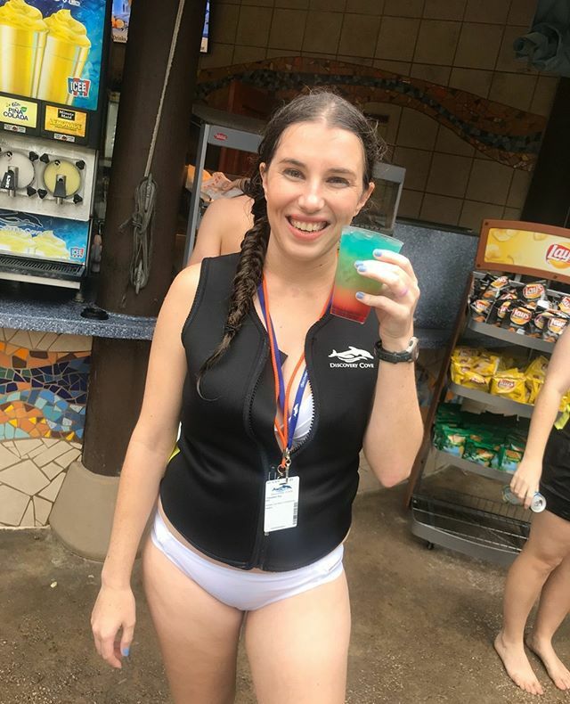 20SomeInOrlando's tweet photo. Today on the blog we're talking about our Bachelor and Bachelorette Day at @Discovery Cove! Check it out now, link in bio!
.
.
.
#DiscoveryCove #Bachelorette #Bachelor #AlohaSunrise #DC #Wetsuit #FoundMyGuy #GrandReef #FreshwaterOasis #SeaWorld #… https://t.co/cpO9LBtJcZ https://t.co/cQYjDgnCRs