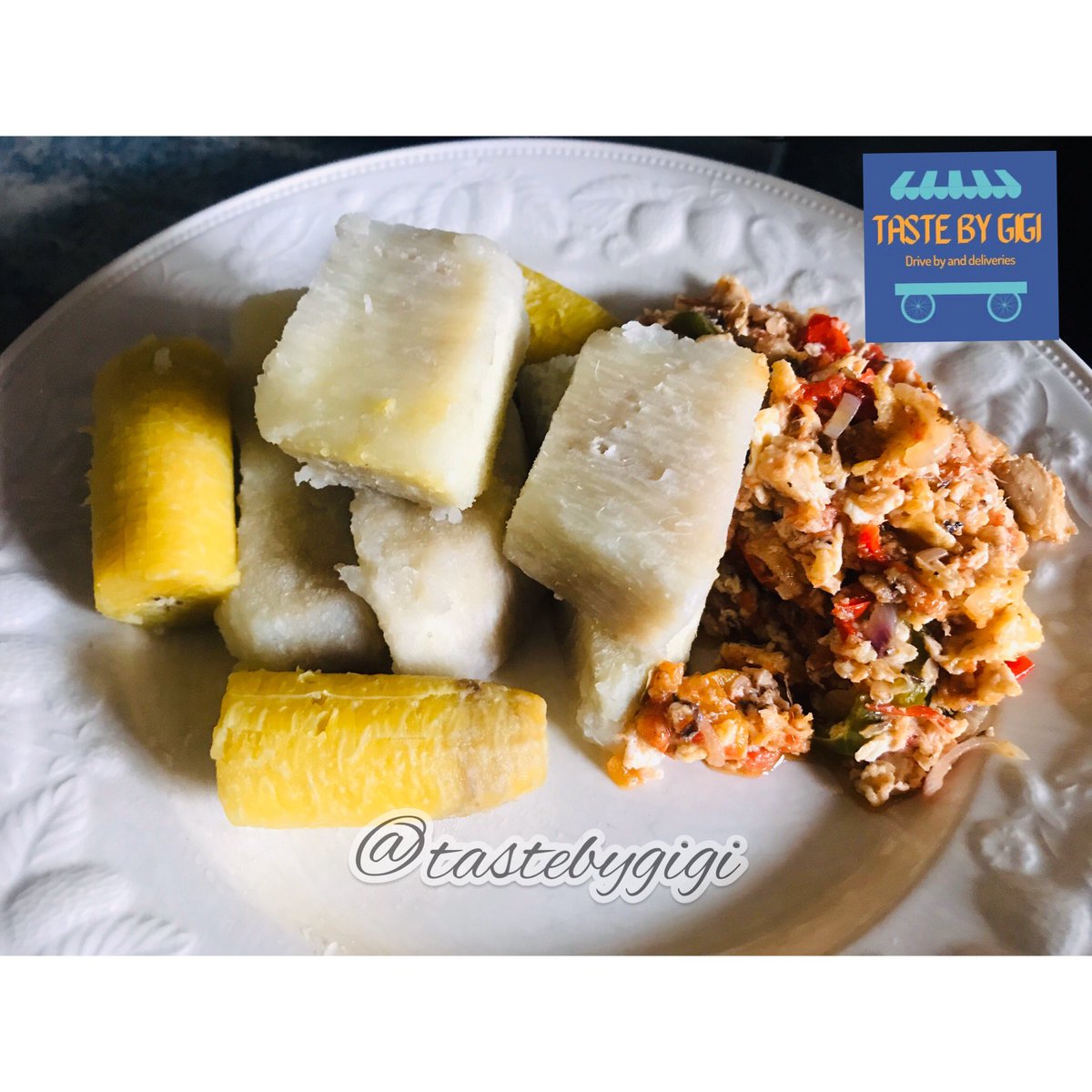 Giginpearl's tweet photo. Boiled yam, ripe plantain and this yummy egg sauce!! 😩😩🤤🤤🤤
You dunno waz going on. 🔥🔥🤯 #mealoptions 
#yummyfoods 
#tastebygigi https://t.co/RyDWYWU1eC