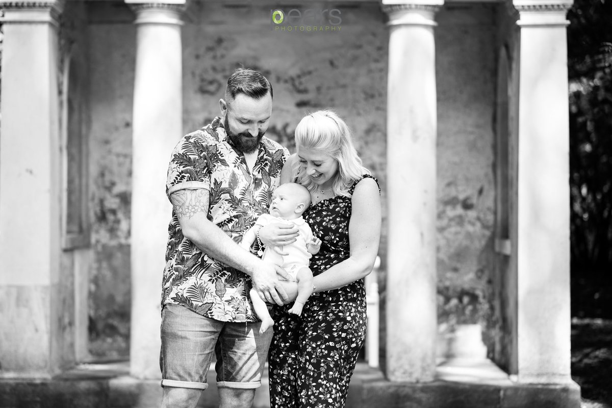 Family Portraits from £100... it’s almost time to take them coats off and go on an adventure! 🍐📷 #pearsphotography #familyphotography #familyportraits #clumberpark #family #love #newborn