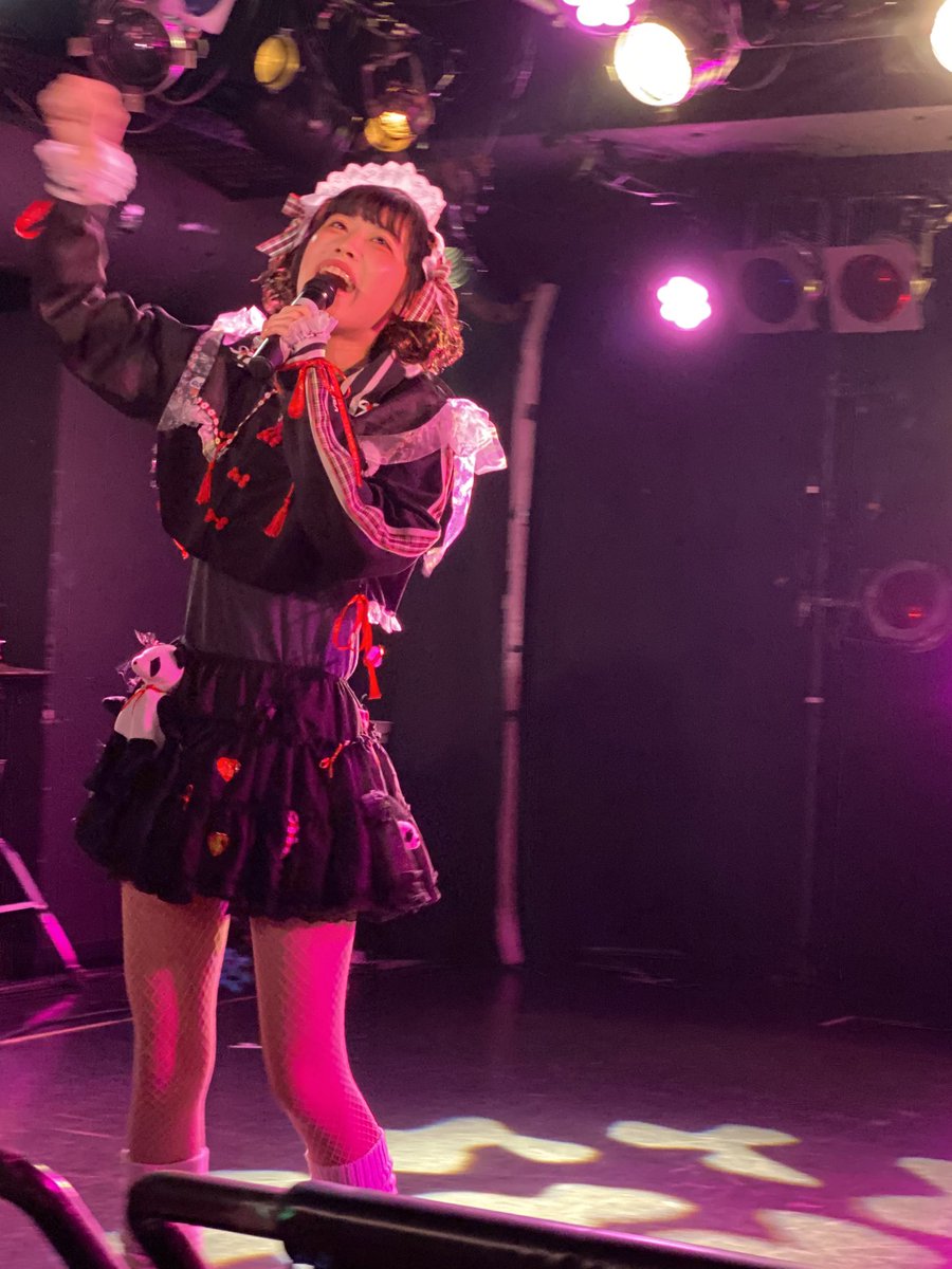 basterandran's tweet photo. 2020.2.××
@池袋LIVE INN ROSA
「GIRLS LIVE PARK Vol.78」
こちらがびびちゃん!何と!作詞作曲手掛けていると😮かなりの実力派ですな。
とにかくご覧の通のり強い拘り!👍
#月羽珠
#looose https://t.co/6Kj8cuHIe7