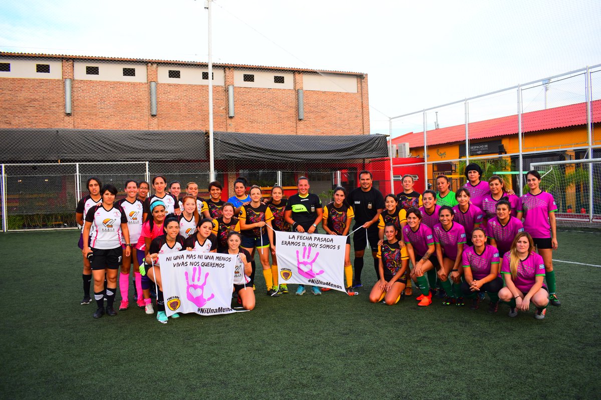 ely_fontao's tweet photo. Aquí las imágenes de la #Copa8M un espacio para sensibilizar sobre la violencia de género. En la cancha como en la vida: vivas y libres nos queremos!
#Copa8M
#ElEquipoCompleto https://t.co/tSy0c7Ycmb