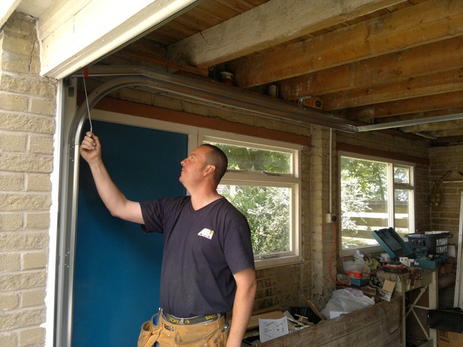 🔧 Tighten the hardware
👁 Watch &amp; listen to the door
🔍 Inspect &amp; replace the rollers

How else could you ensure your garage door stays in tip-top condition?

bit.ly/GarageDoorMain…
