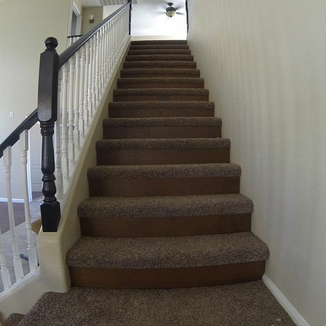 Hardwood floor stair risers with carpet. This is a great way to tie in the first floor (wood) with the second floor (carpet) and parents love it! ift.tt/2xuxmSh