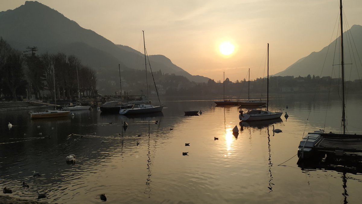 gamotto's tweet photo. Como Lake at dawn https://t.co/CMdxsdbf4V