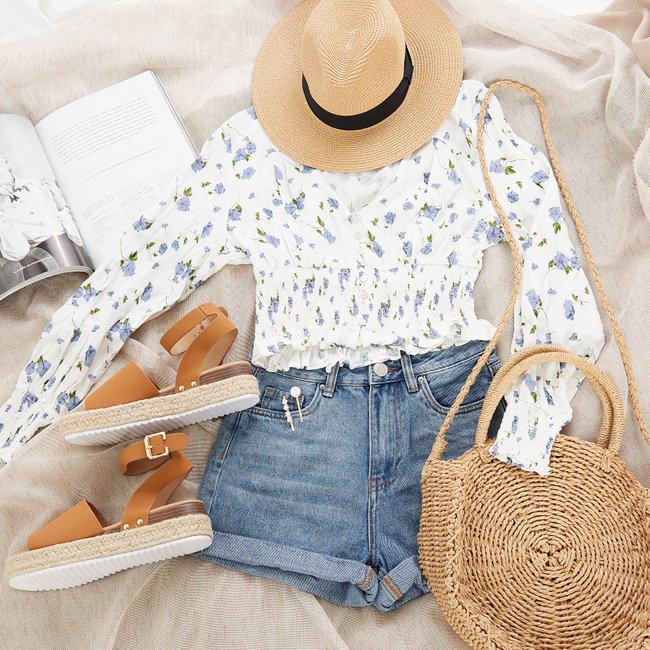 Urban_Planet's tweet photo. you plan the vacay, we’ll plan the outfits 🌴
🔎 "Floral V-Neck Smocked Button Long Sleeve Blouse"
🔎 "Ultra High-Rise Cuffed Mom Short"
#springstyleinspo #vacayoutfit
https://t.co/LtsmnXBCNG https://t.co/XbP8nrnHfo