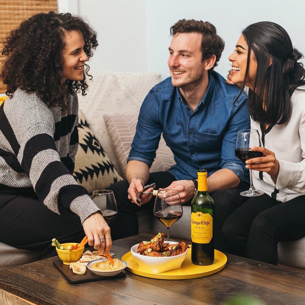 Showers bring flowers ☔️
Stay in with friends and a bottle of Campo Viejo.

#LiveUncorked #CampoViejo