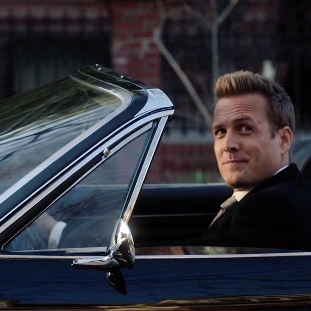 Sofie Twitterren Harveyspecter Suits ハーヴィーと車 1972 Ferrari Daytona Spider 1972年のフェラーリと 1972年生まれのガブリエル演じるハーヴィー スペクター