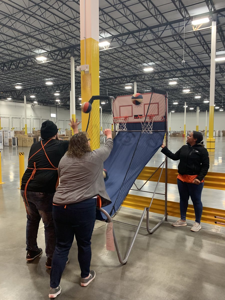 THDJustinAGM's tweet photo. First round of March Madness is in the books in Tinley Park! A few upsets already! 🏀🏀🏀 https://t.co/r5YrbokiYH
