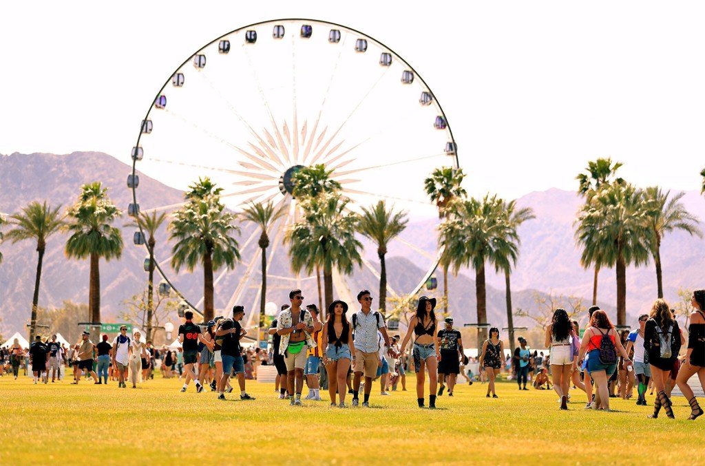 elev8magazine's tweet photo. Will Coachella Move to October? https://t.co/vfuuSRsFor https://t.co/CexSZf4eho
