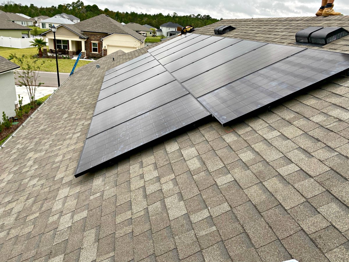 gedsterf's tweet photo. @SEIA will confirm that the Solar Industry is growing! @greensoltech put this 4.7 kW @lgsolarusa system up on this St. Augustine, FL rooftop. Thanks to @SolarEdgePV, all that power is immediately accessible. https://t.co/qGs4RbJlMF

#solar #renewableenergy #solarpanels #marketing https://t.co/0h8qED2mHe