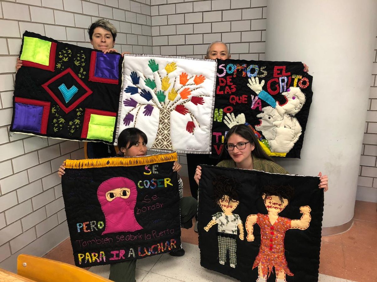 uamcuajimalpa's tweet photo. Trabajo final de lxs integrantes del taller de Patchwork con Temática de Género de la Escuela de Artes y Oficios de la Unidad Cuajimalpa, impartido por Jimena Cancino, formará parte del proyecto "Patchwork Healing Blanket. 🧵⚧️
#Patchworking #SoyUAMC #UAMCuajimalpa https://t.co/xgjatciSOq