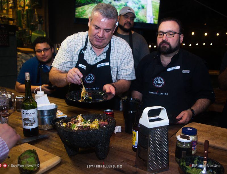 soyparrilleromx's tweet photo. Te compartimos un poco de lo que vivimos el pasado 4 de Marzo en el curso de Prime Cuts, donde asistieron parrilleros apasionados para aprender y pasar un buen rato.
No te pierdas de nuestros próximos cursos: https://t.co/VJT0zk2KXS
#ElFuegoNosUne 
#SoyParrilleroMX
#CursosSMP https://t.co/FSQCo2GZJu