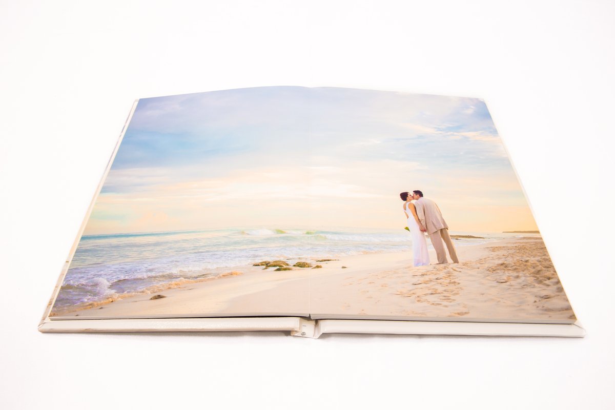 "Sometimes you will never know the value of a moment until it becomes a memory" 📷❤️🏝
We create the perfect souvenir of your vacation!
Contact us 👉 bit.ly/2JaMeJa