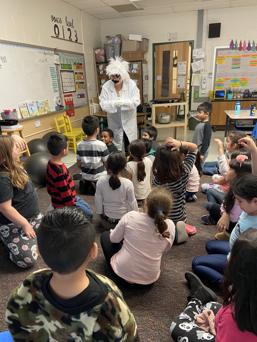 ColgerMrs's tweet photo. Dr. Finestein came to visit today to teach us about how matter changes states! @reiley_colin @GuilfordEle #gatorsdeserveit20 https://t.co/X3qp6UI71C