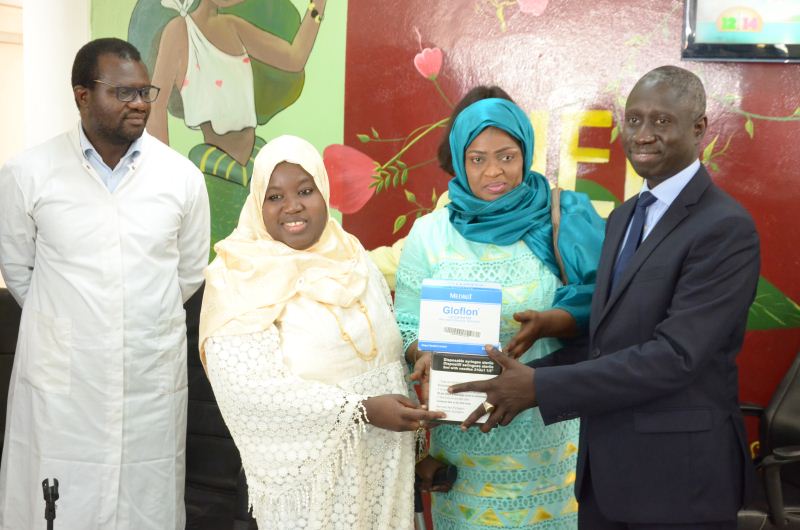 L'Administrateur de <a href="/GAINDE2000/">GAINDE 2000</a> et ses collaboratrices au chevet de la petite enfance à travers une cérémonie de remise de dons à l'hôpital Albert Royer, organisée par l'Amicale des Femmes de GAINDE 2000. Une belle manière de se rendre utile en ce mois spécial dédié aux femmes