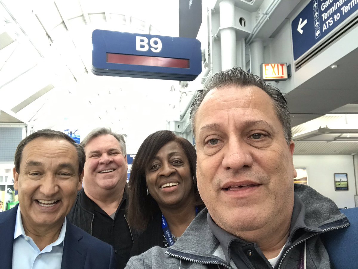 Guess who we saw at ORD airport heading back to CLE from the 2020 leadership conference. Our great leader “Oscar” #WeAreUnited #CLESTRONG