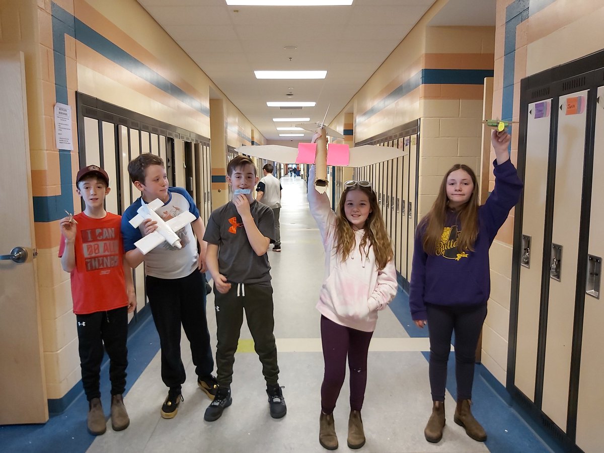 MsCollettsClass's tweet photo. Plane building was a bit of fun today. We sure let them soar
#sixthgradefun #sixthgradescience #flightunit #AirplaneBuild #EngineersInTraining https://t.co/B9UWkaGv4o